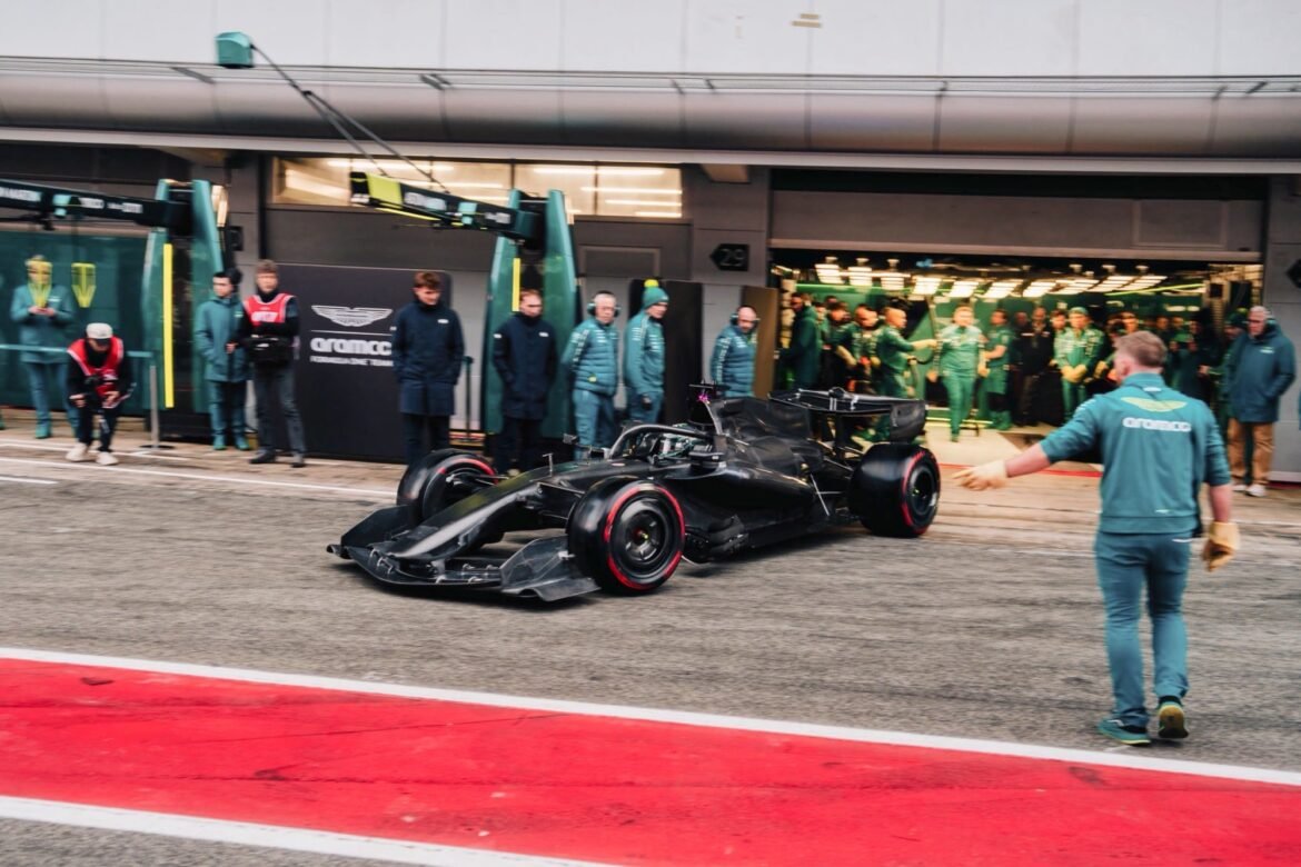 Newey discute a filosofia de design e os desafios da Aston Martin com o AMR26.
