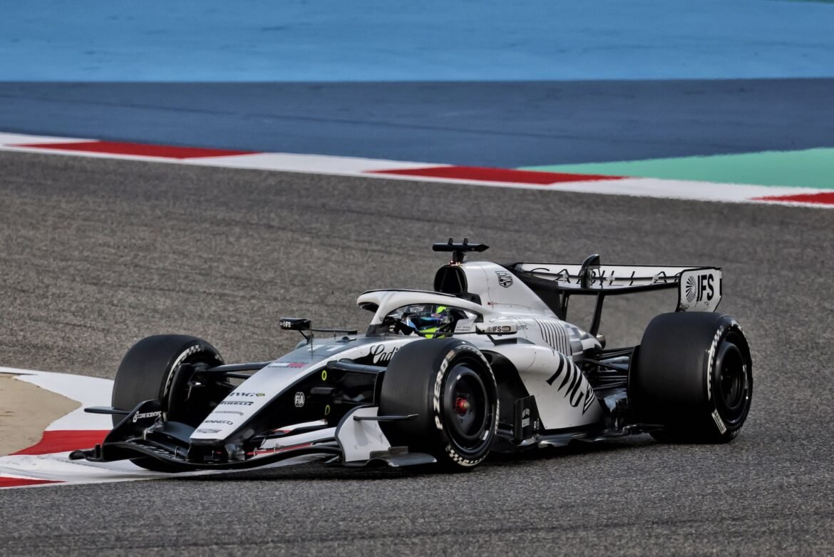 Pérez causa bandeira vermelha logo no início do dia 2 no Bahrein.