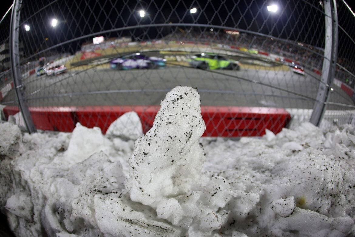 Por que a NASCAR permitiu que as equipes reabastecessem sem penalização no final da Clash