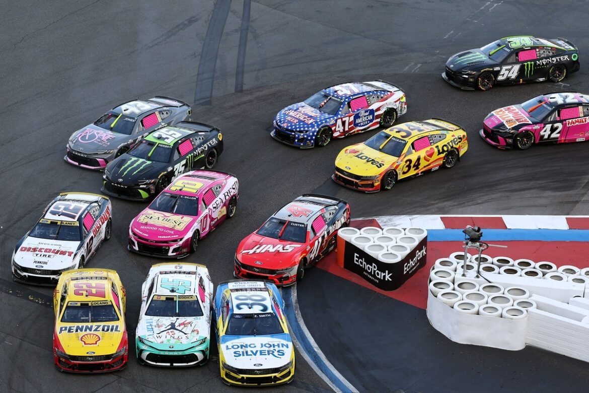 Roval foi retirado do calendário da NASCAR 2026, confirma Marcus Smith.