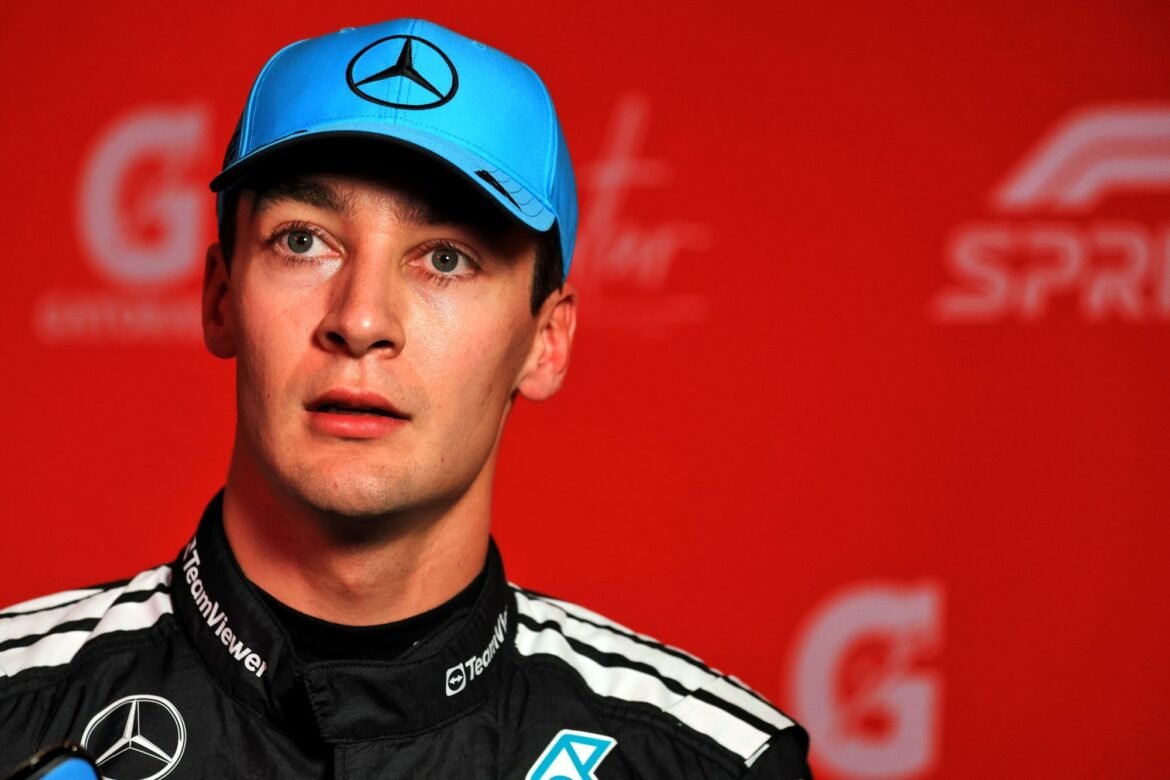 Russell modera otimismo ao comentar sobre as possibilidades de conquista com a Mercedes em 2026.