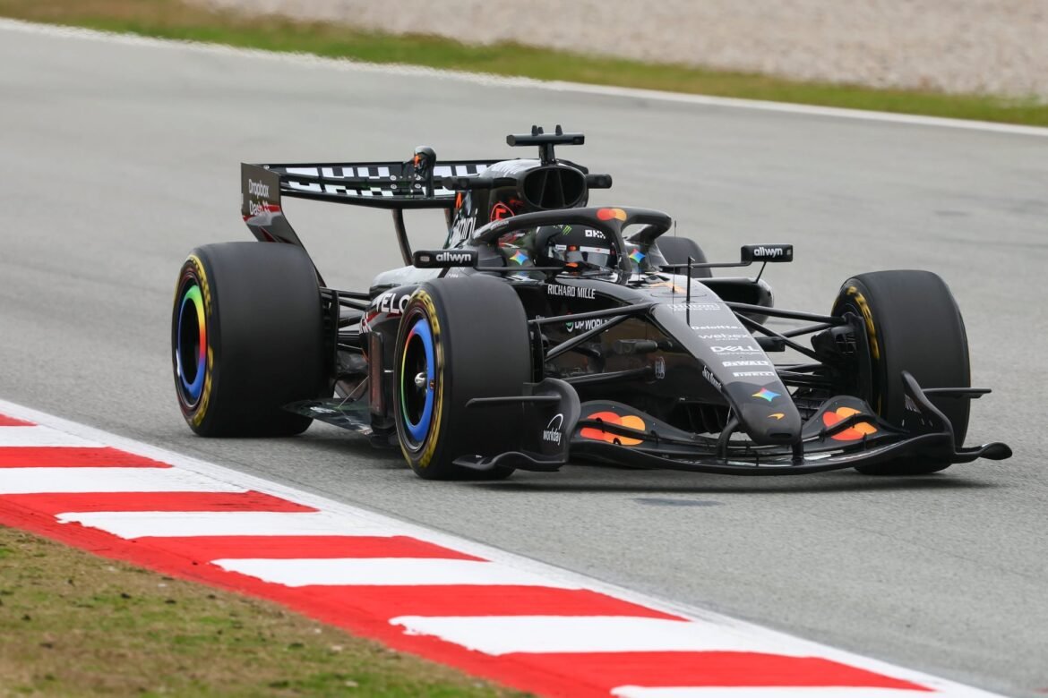 Stella declara que a McLaren deve se desenvolver mais do que as rivais em 2026.