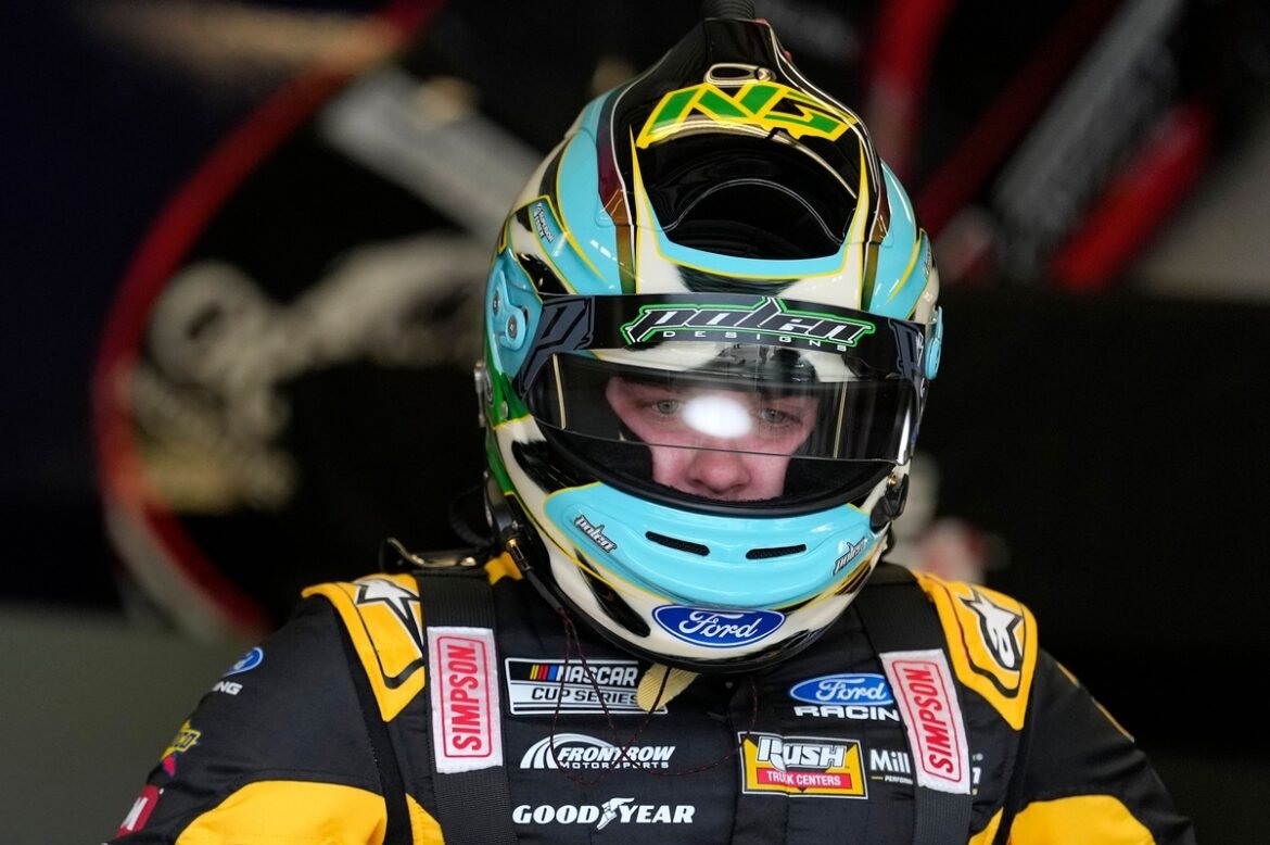 Volta de qualificação de Noah Gragson para a Daytona 500 desqualificada por uso de tática proibida