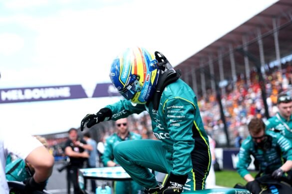 Alonso compara a situação da Aston Martin com a da McLaren de dez anos atrás.