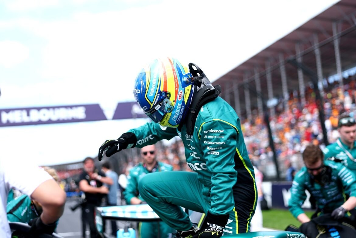 Alonso destaca concorrentes "10 vezes à frente" e antecipa uma corrida desafiadora na China.