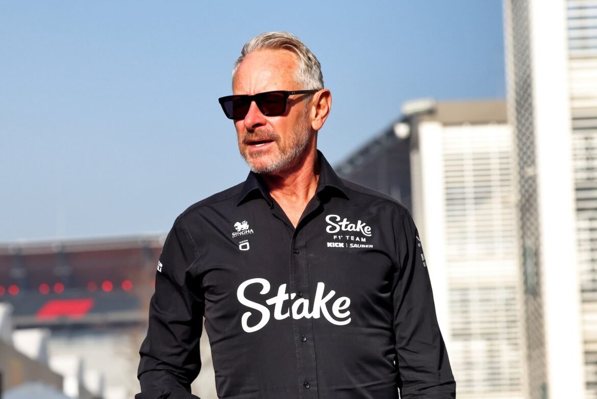 Aston nega boato sobre novo chefe e Fórmula 1 considera alteração nos motores.