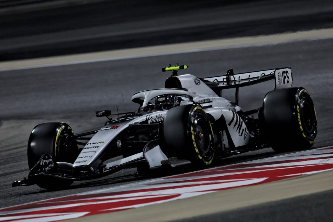 Bottas faz sua estreia na Cadillac e cai cinco posições no grid.