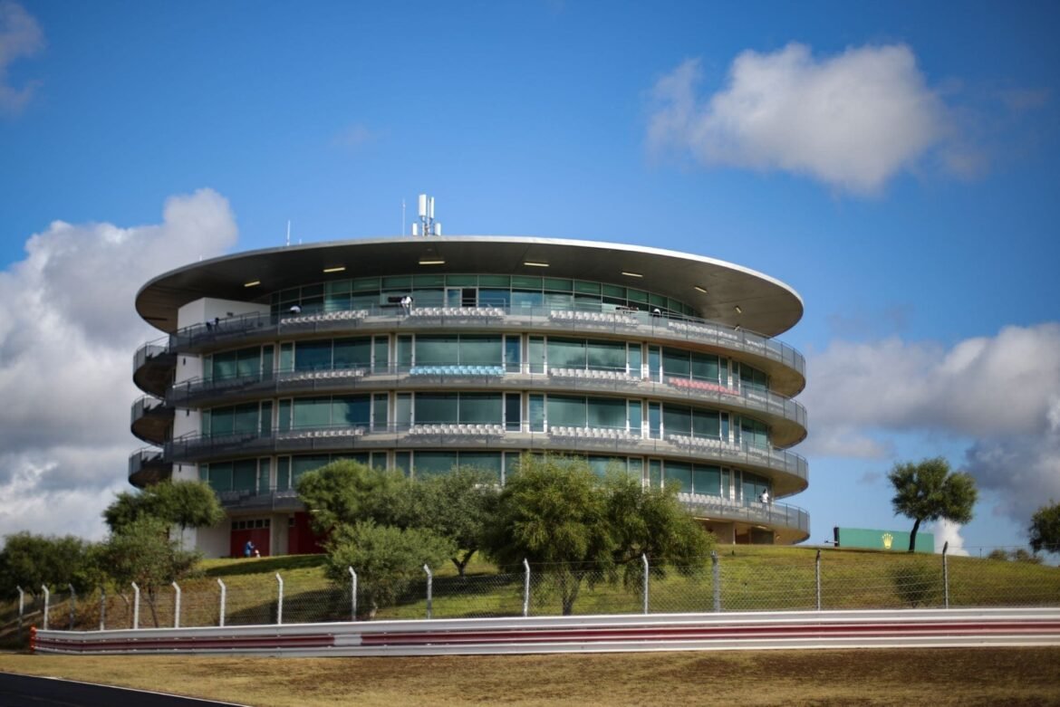 F1 procura alternativas para o Bahrein e a Arábia Saudita, mas opções são escassas.