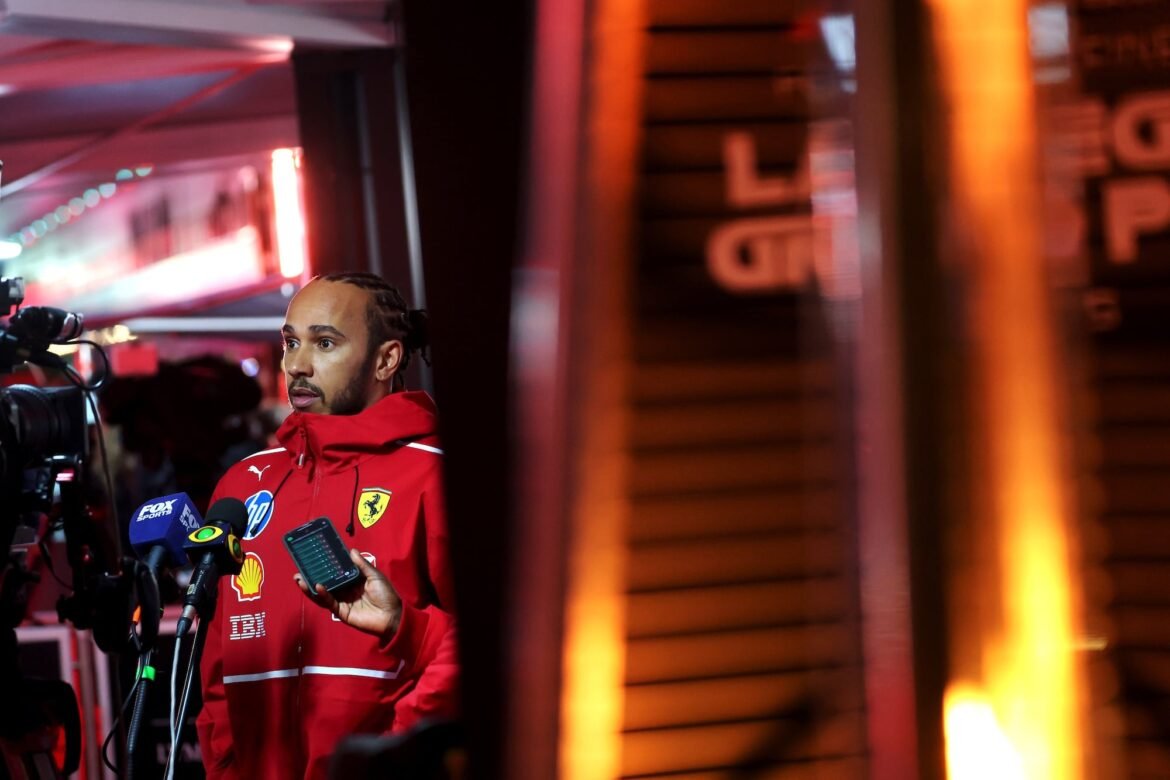 Hamilton procura se entrosar com engenheiro interino na Ferrari