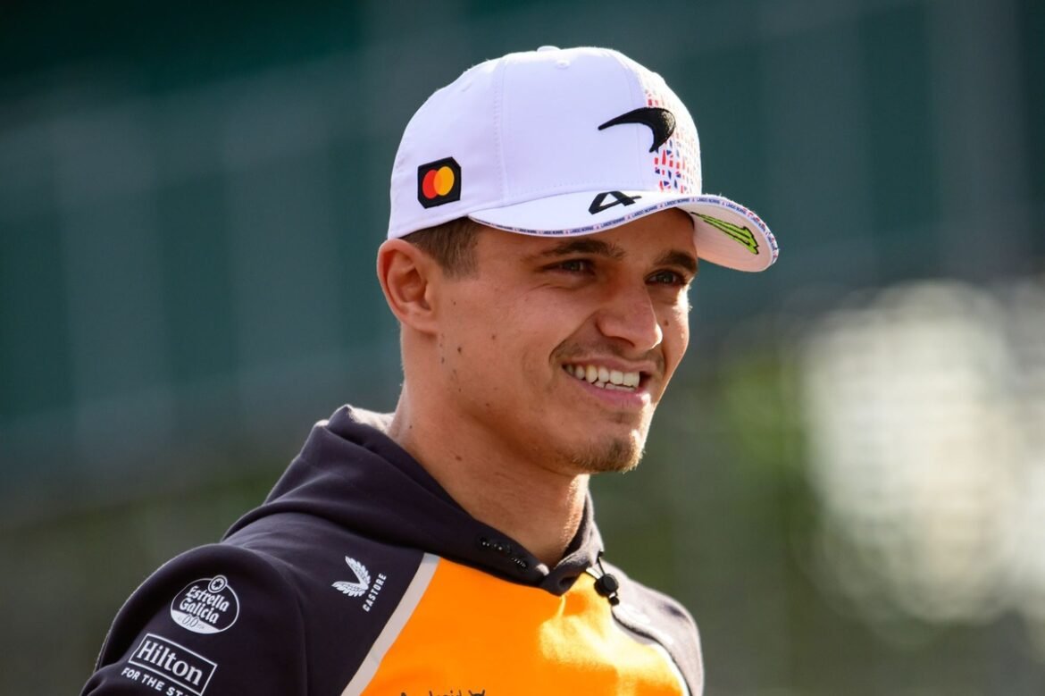 Lando Norris é elogiado pelos fãs após revelação de presente emocionante para a equipe da McLaren.