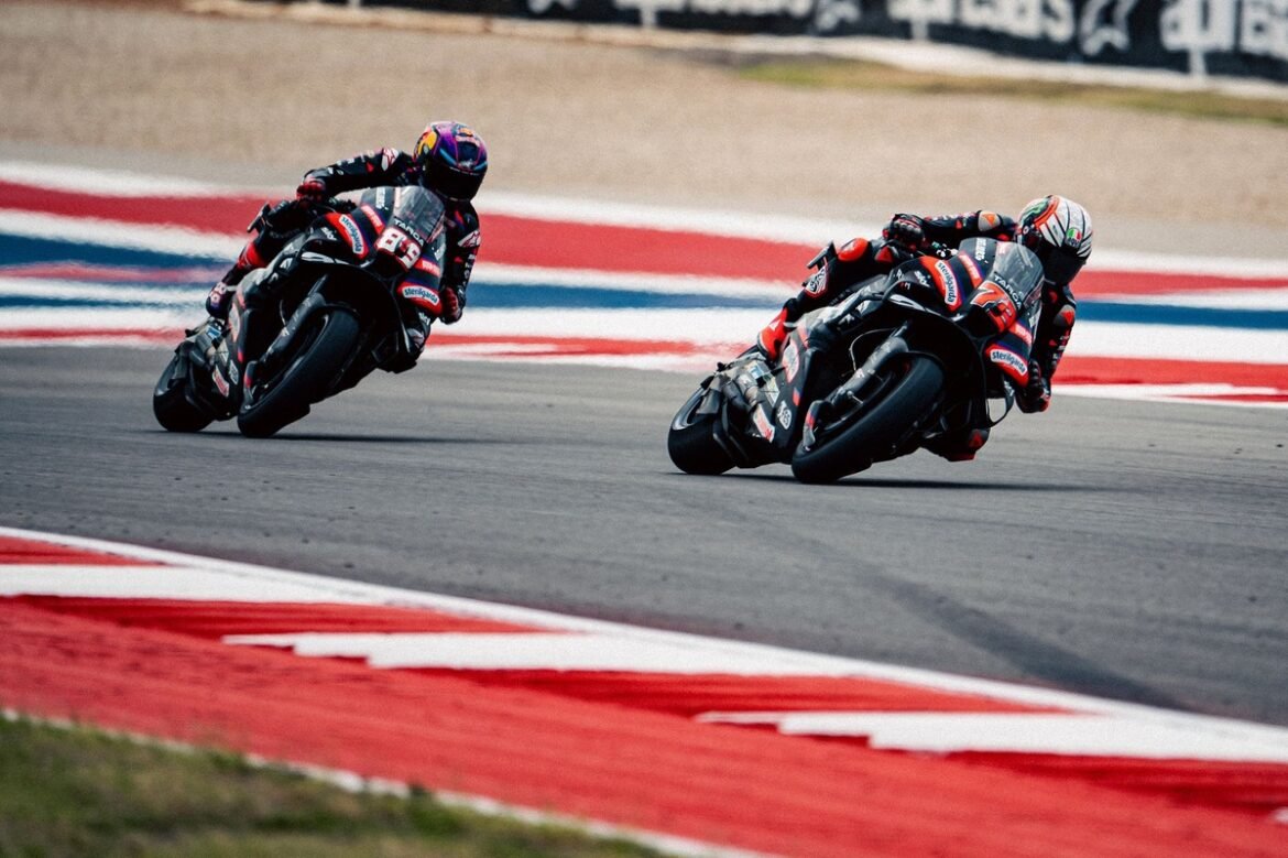 Marco Bezzecchi conquista a quinta vitória consecutiva enquanto a Aprilia garante mais um 1-2.