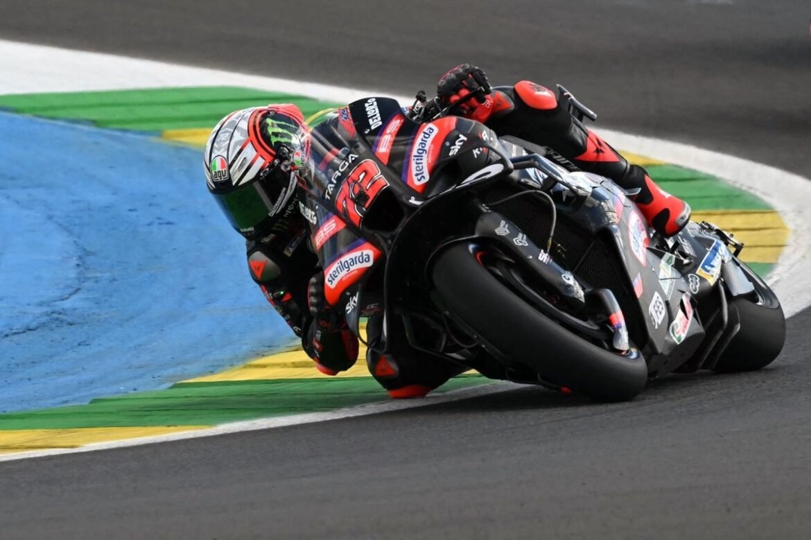 Marco Bezzecchi lidera Jorge Martin em uma dominante dobradinha da Aprilia.