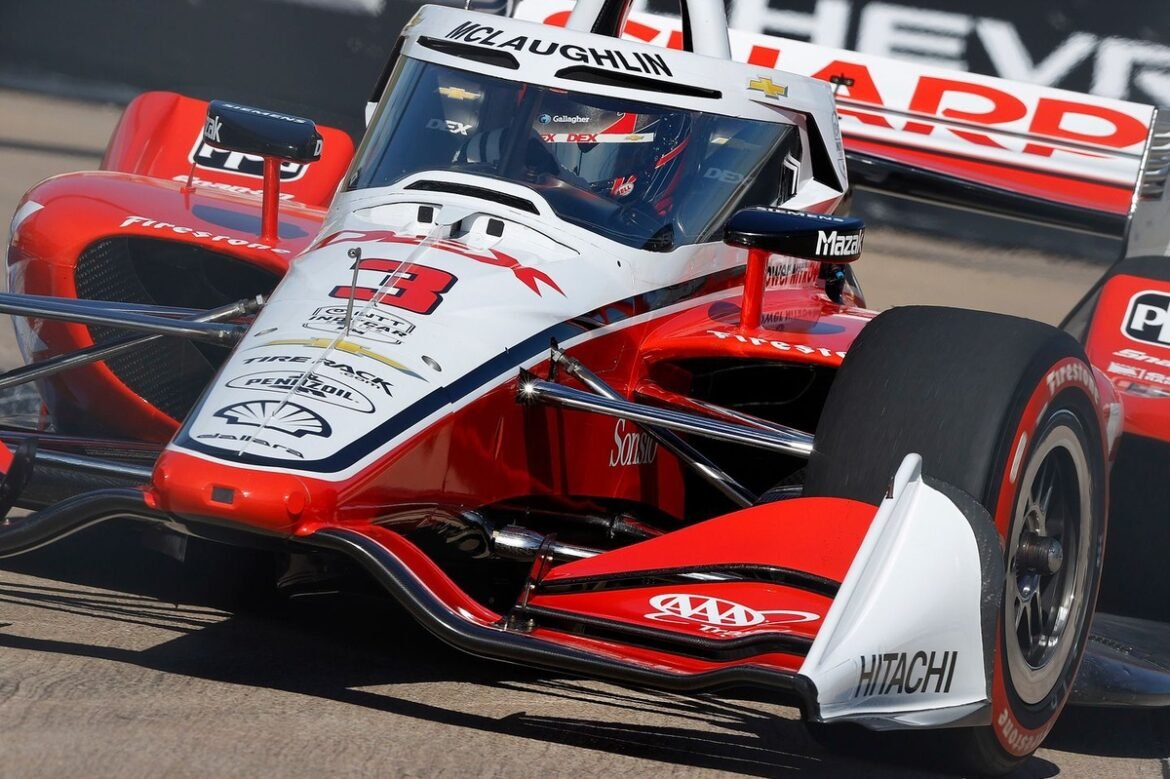 Scott McLaughlin enfrenta desafio difícil após acidente na qualificação em Arlington, começando em último lugar.