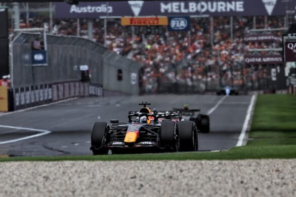 Verstappen e seu engenheiro expressaram frustração em Melbourne.