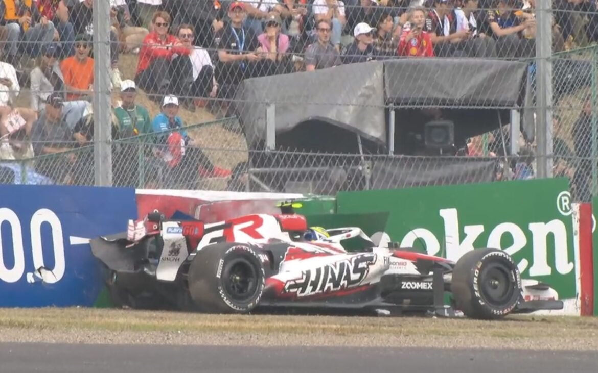 Albon enfrenta desafios para evitar colisões após incidente com Bearman em Suzuka.