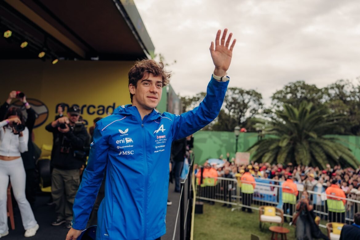 Colapinto antecipa um desafiador GP em Miami e comemora novo patrocínio.
