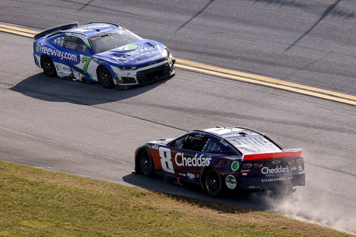 Kevin Harvick afirma que também teria demitido o chefe de equipe de Kyle Busch.