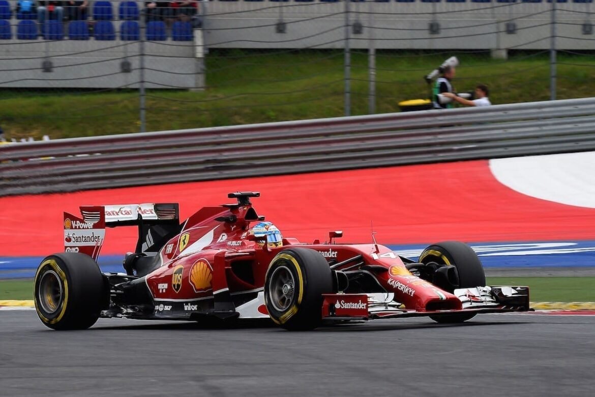 Palmer afirma que Alonso teve um desempenho quase impecável na Ferrari.