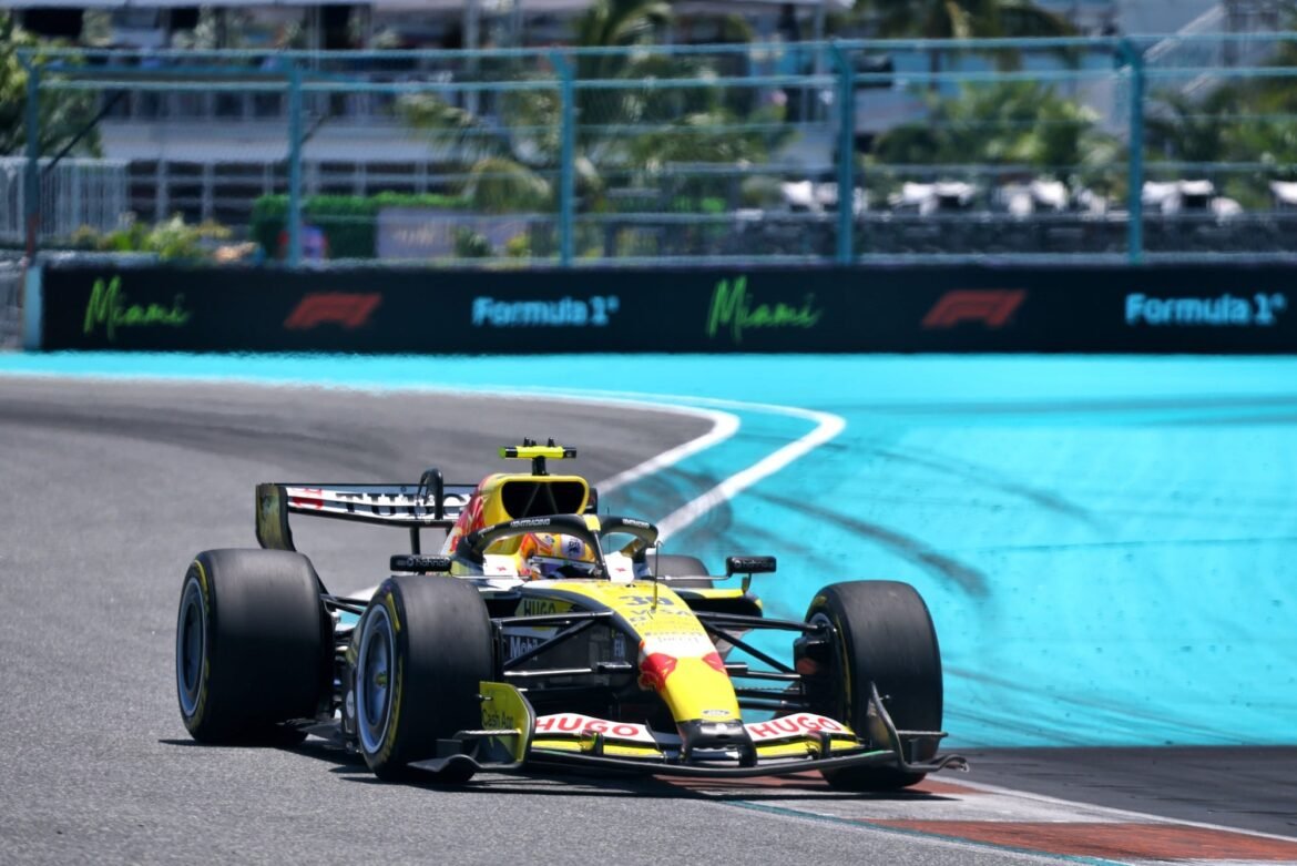 Albon cai posições devido a erro da FIA em Miami