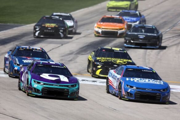É início de maio e as classificações da NASCAR têm consequências reais novamente.