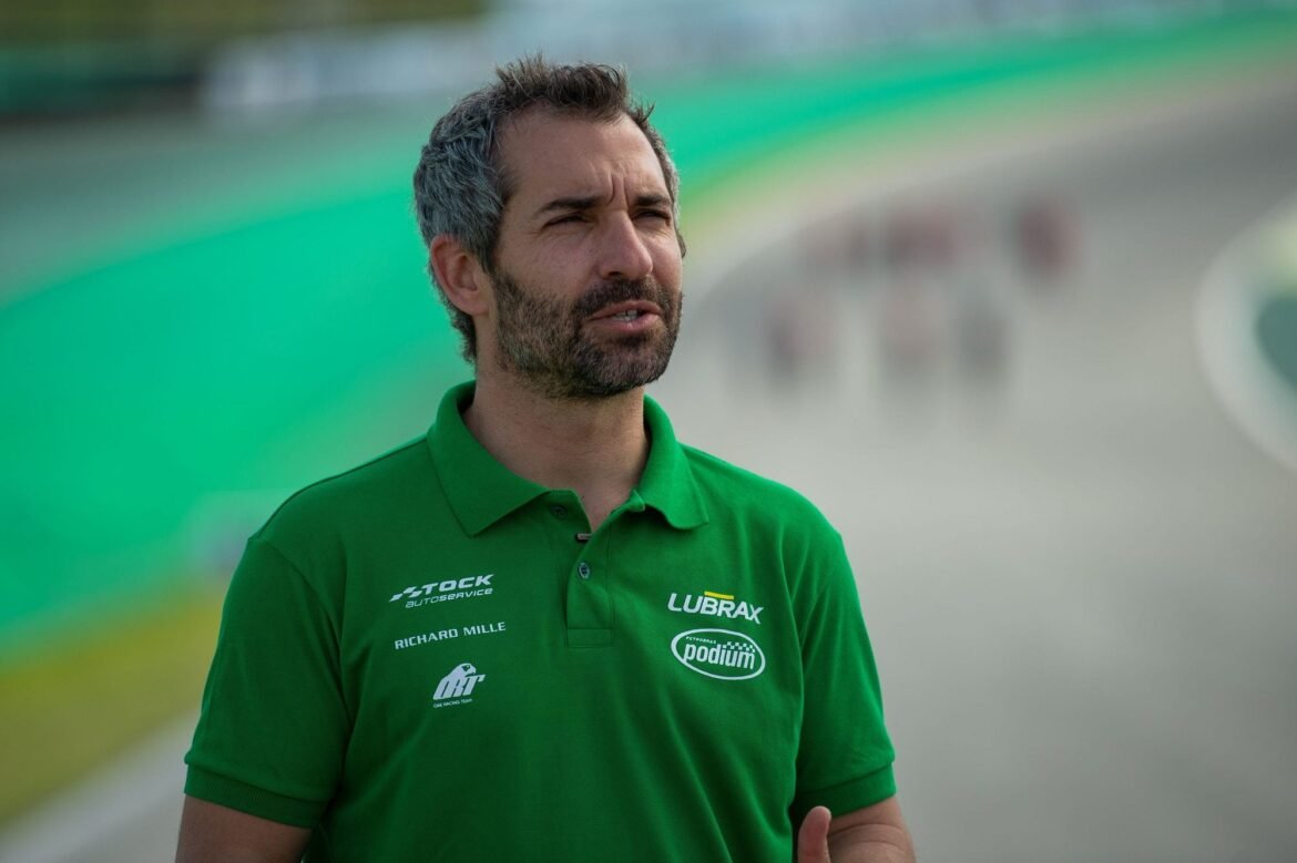 Ex-piloto de F1 é desqualificado nas 24 Horas de Nürburgring e tem sua licença revogada.
