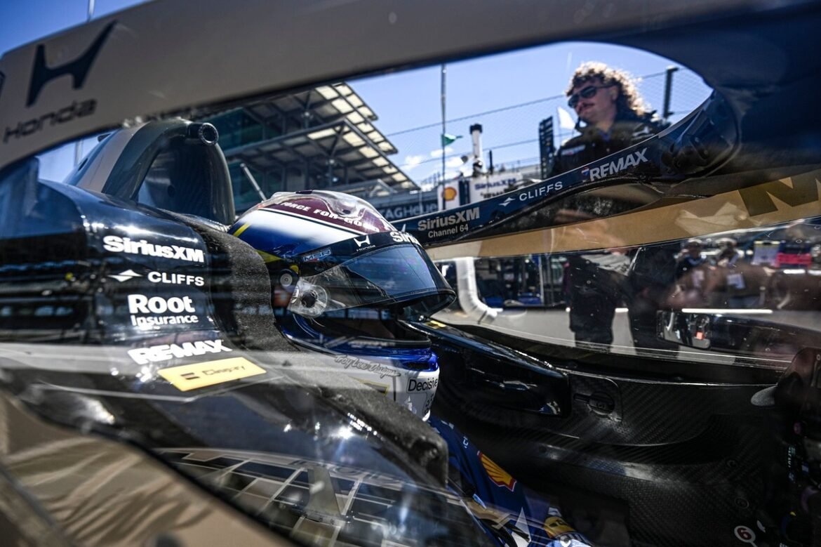 Felix Rosenqvist quebra a barreira de 233 mph enquanto velocidades na Indy 500 disparam na Fast Friday.