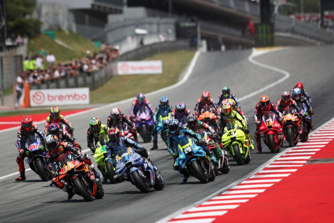 GP Catalão da MotoGP é interrompido após colisão envolvendo várias motos