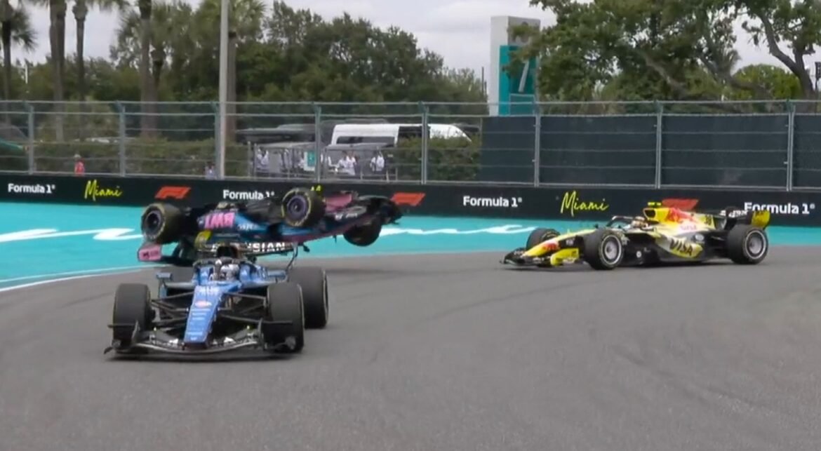 Gasly vira de cabeça para baixo após colisão com Lawson durante o GP de Miami