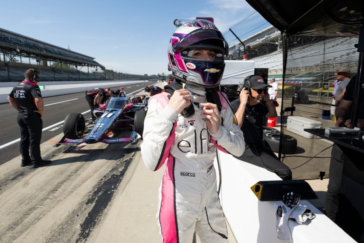 Katherine Legge fecha acordo em cima da hora para tentar o Double Indy 500/Coke 600 na próxima semana.