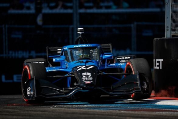 Kyle Kirkwood afirma que a disputa pelo título da IndyCar "não acabou" após segundo lugar em Detroit.