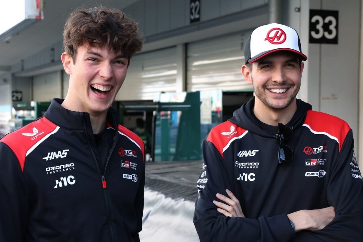 Ollie Bearman e Esteban Ocon deixam os fãs da F1 em risadas com participação no "Hot Ones"