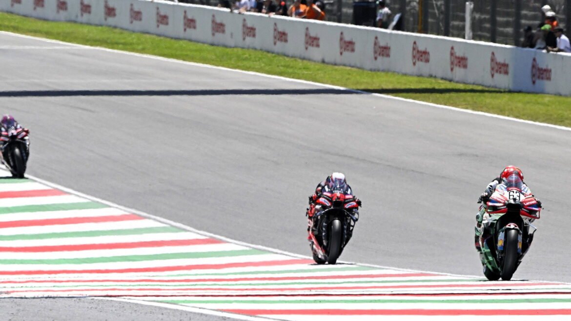Pecco Bagnaia comenta sobre o confronto na última volta com Ogura e a confusão na corrida em Mugello MotoGP.