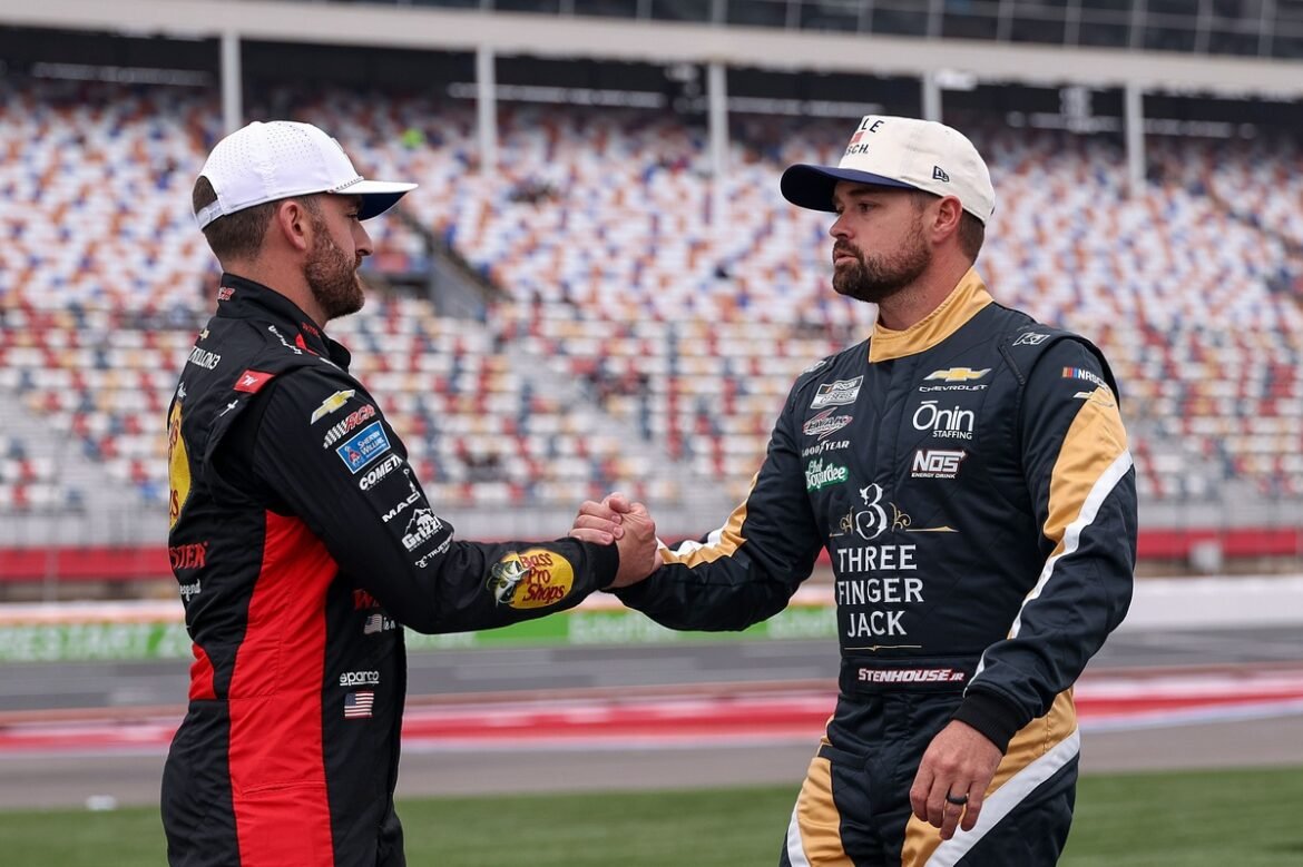 Ricky Stenhouse Jr. é o destaque apenas na prática da Coca-Cola 600.