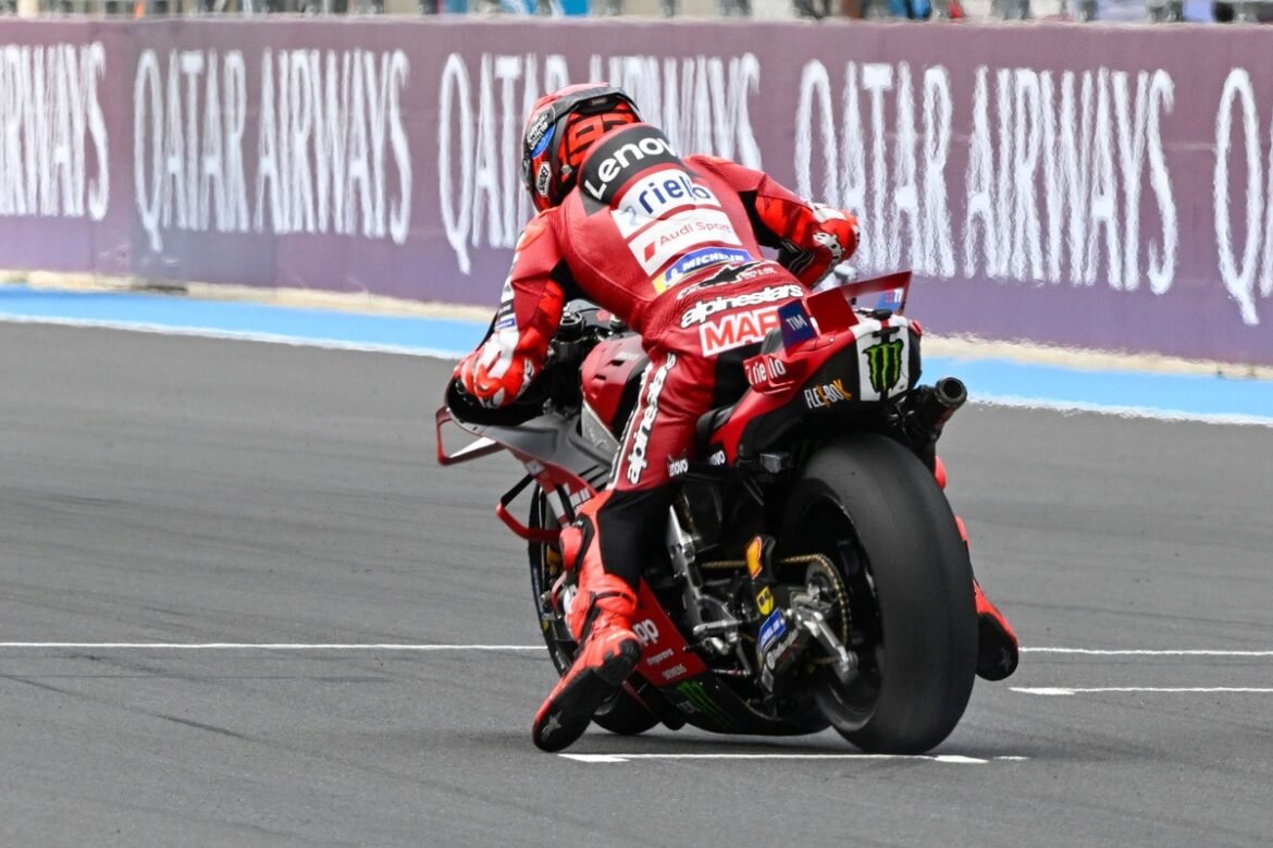 A Pirelli não pretende fabricar um pneu "Marquez" para o MotoGP: "Não é o nosso estilo"