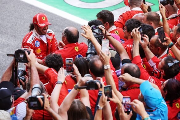 A vitória emocionante de Lewis Hamilton pela Ferrari retratada em vídeo dos bastidores