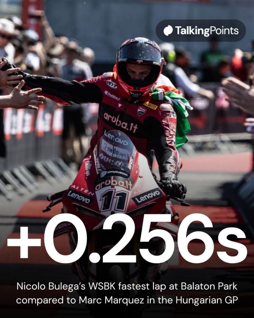 Nicolo Bulega cumprimenta fãs após sua vitória na etapa de World Superbikes em Balaton Park.