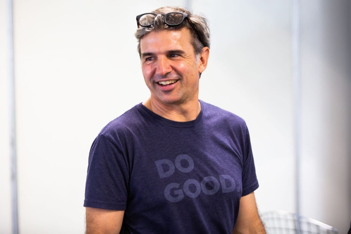 Christian Fittipaldi critica Russell por comentário sobre Antonelli em português brasileiro.