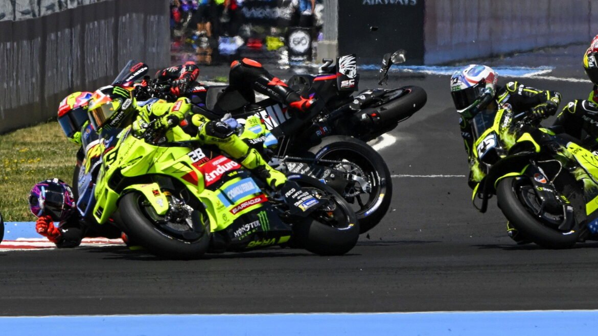 Comissários da MotoGP anunciam penalidade para Jorge Martin após grande colisão na Hungria