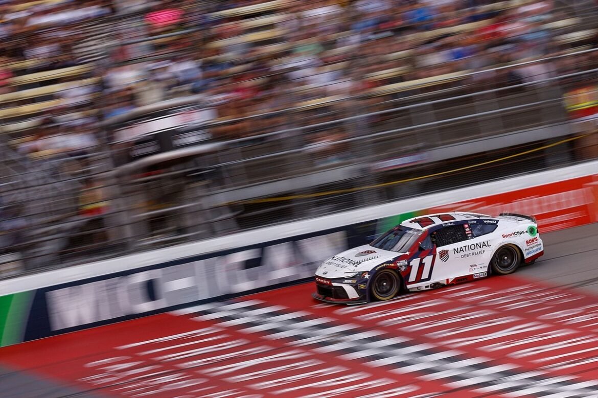 Denny Hamlin revela provável sucessor na Joe Gibbs Racing