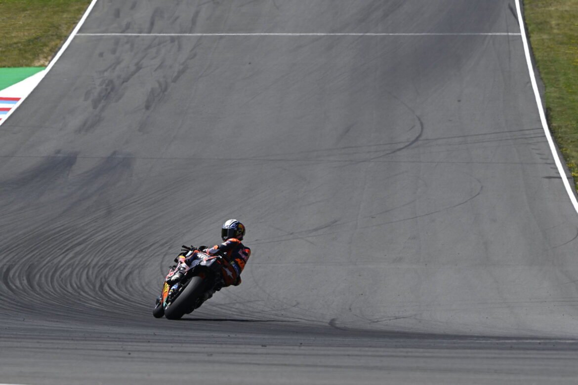 “É hora da KTM dar algumas explicações”: Pedro Acosta comenta sobre a aposentadoria no MotoGP de Brno.