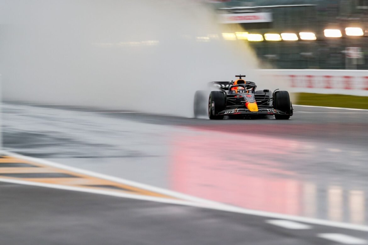 F1: Agente de Verstappen desmente conversas com a McLaren: "Sem base"