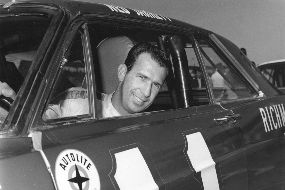 Falece o membro do Hall da Fama da NASCAR e duas vezes campeão da Cup, Ned Jarrett, aos 93 anos.
