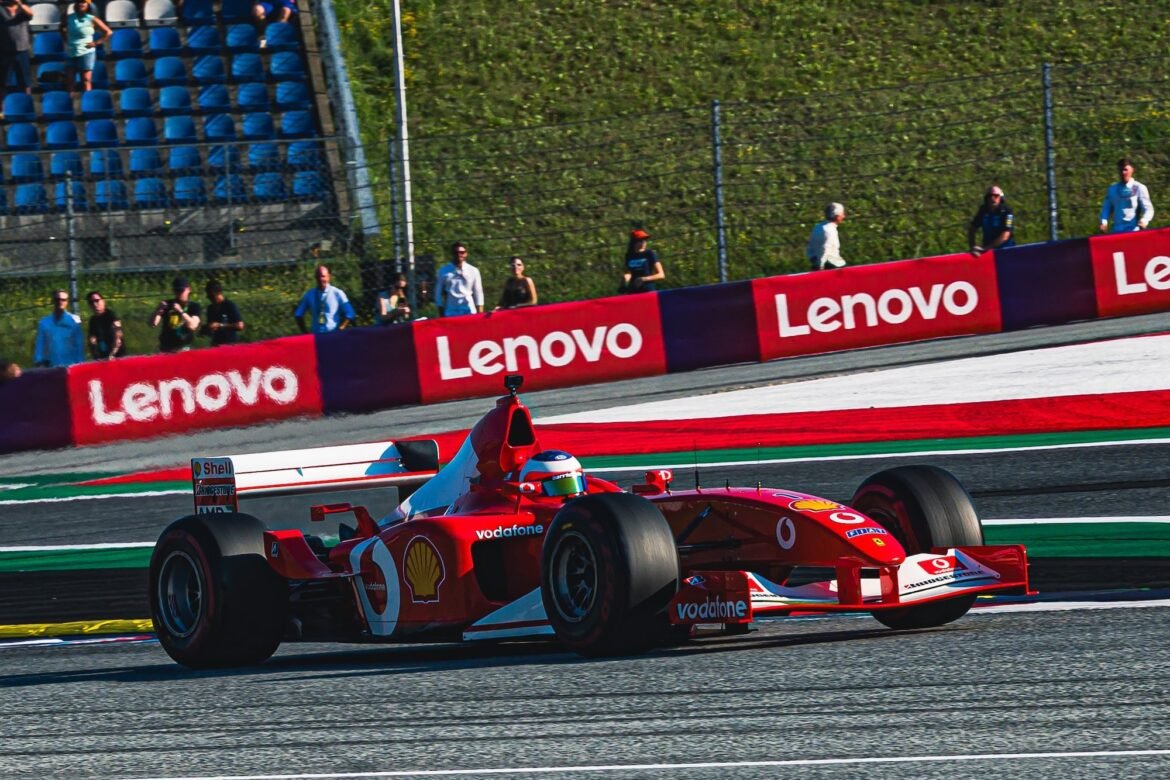 GP da Áustria contará com uma apresentação de carros clássicos da F1 e Barrichello ao volante de uma Ferrari.