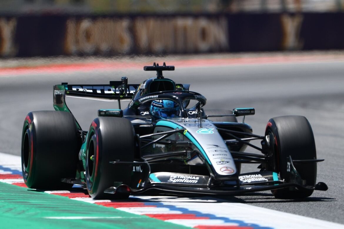 GP de F1 em Barcelona: George Russell lidera o primeiro treino em Barcelona.