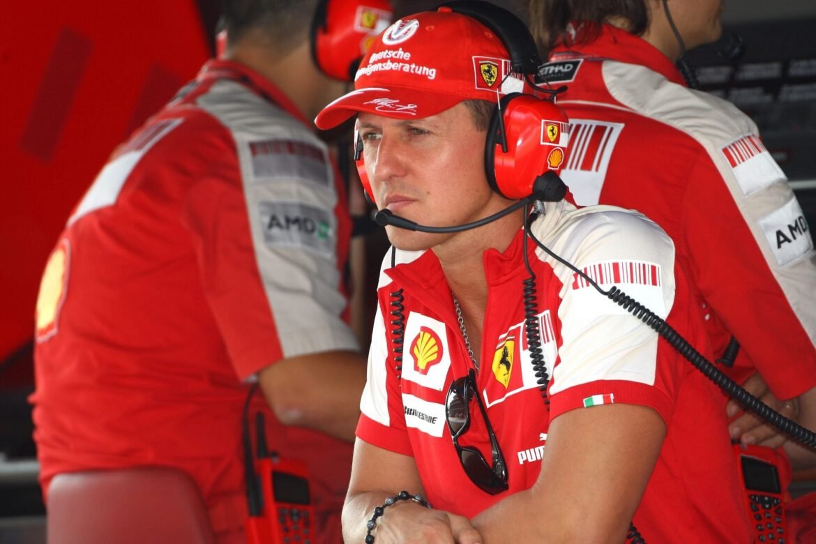 Hamilton se emociona ao conquistar sua primeira vitória com a Ferrari, 30 anos após Schumacher