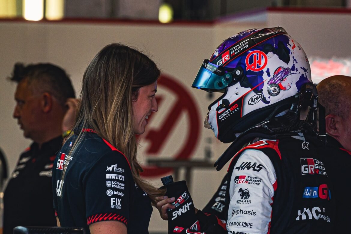 Hirakawa tem "leve interação" com mecânico da Haas durante TL1 na Áustria
