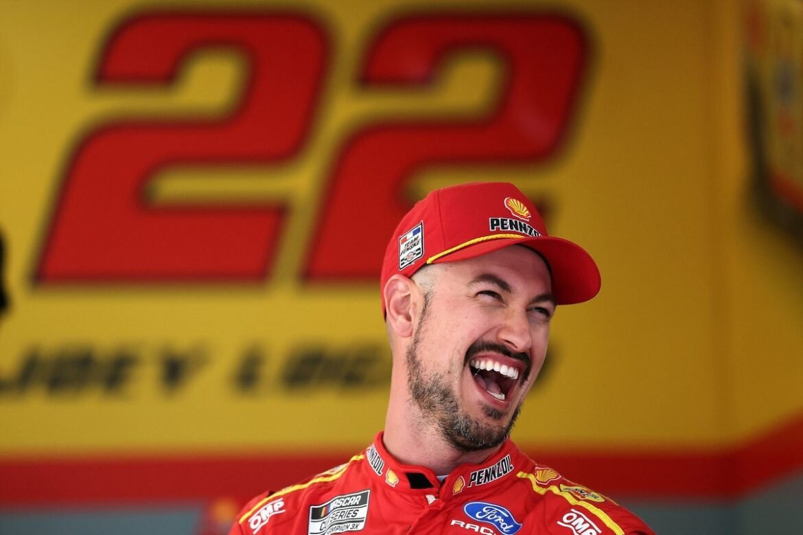 Joey Logano persevera e mantém o foco em meio ao pior momento da NASCAR