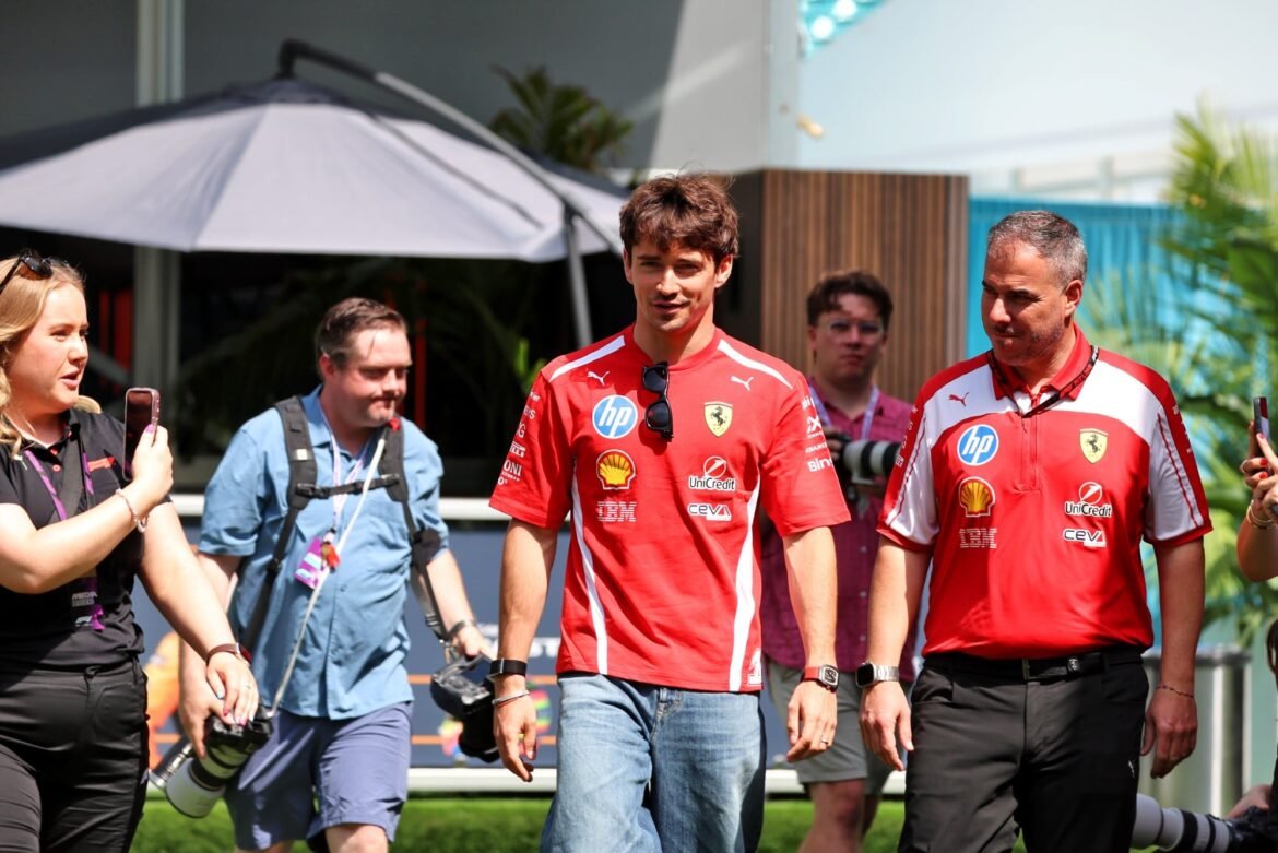 Leclerc diminui a importância do favoritismo da Ferrari em Mônaco, apesar dos elogios de Norris.