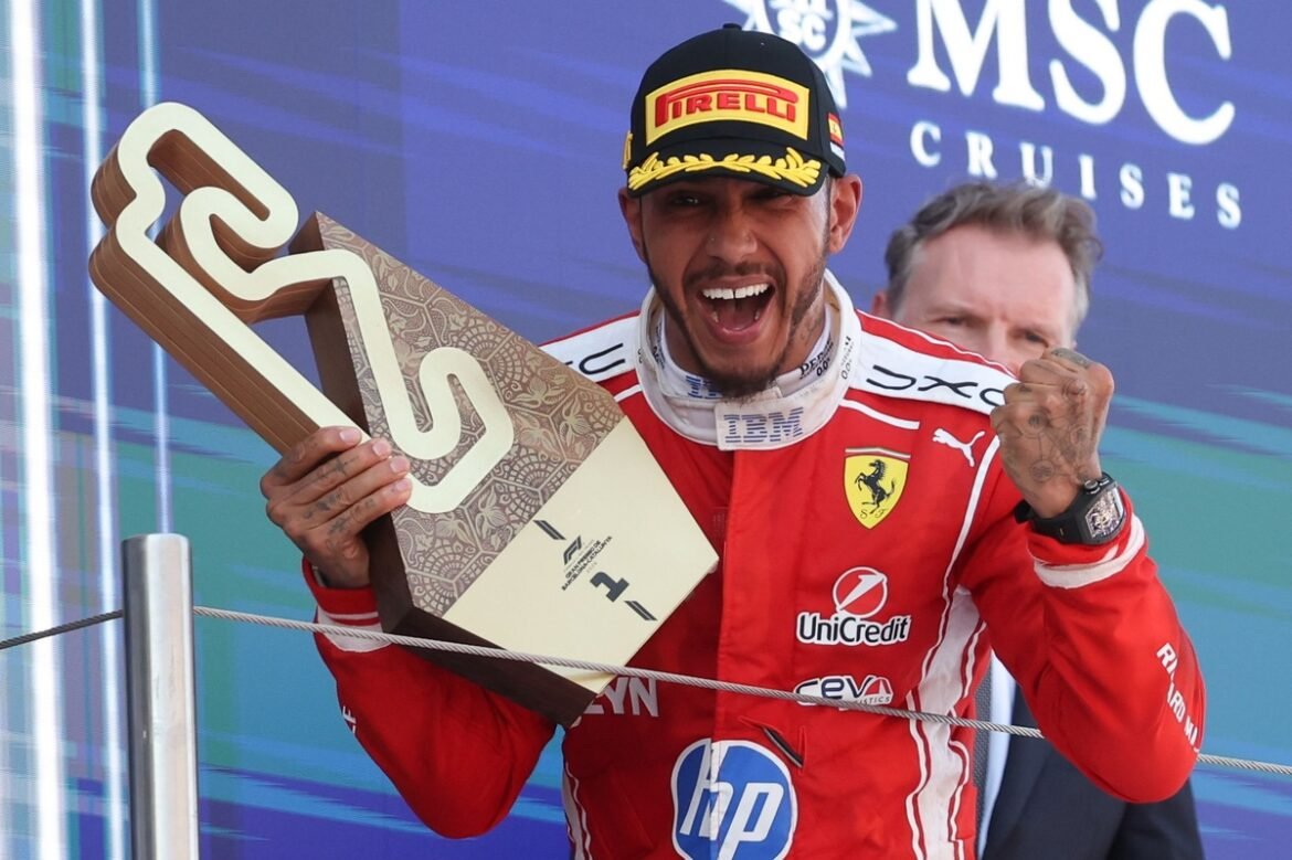 Lewis Hamilton compartilha mensagem desafiadora após vitória histórica na Ferrari na F1