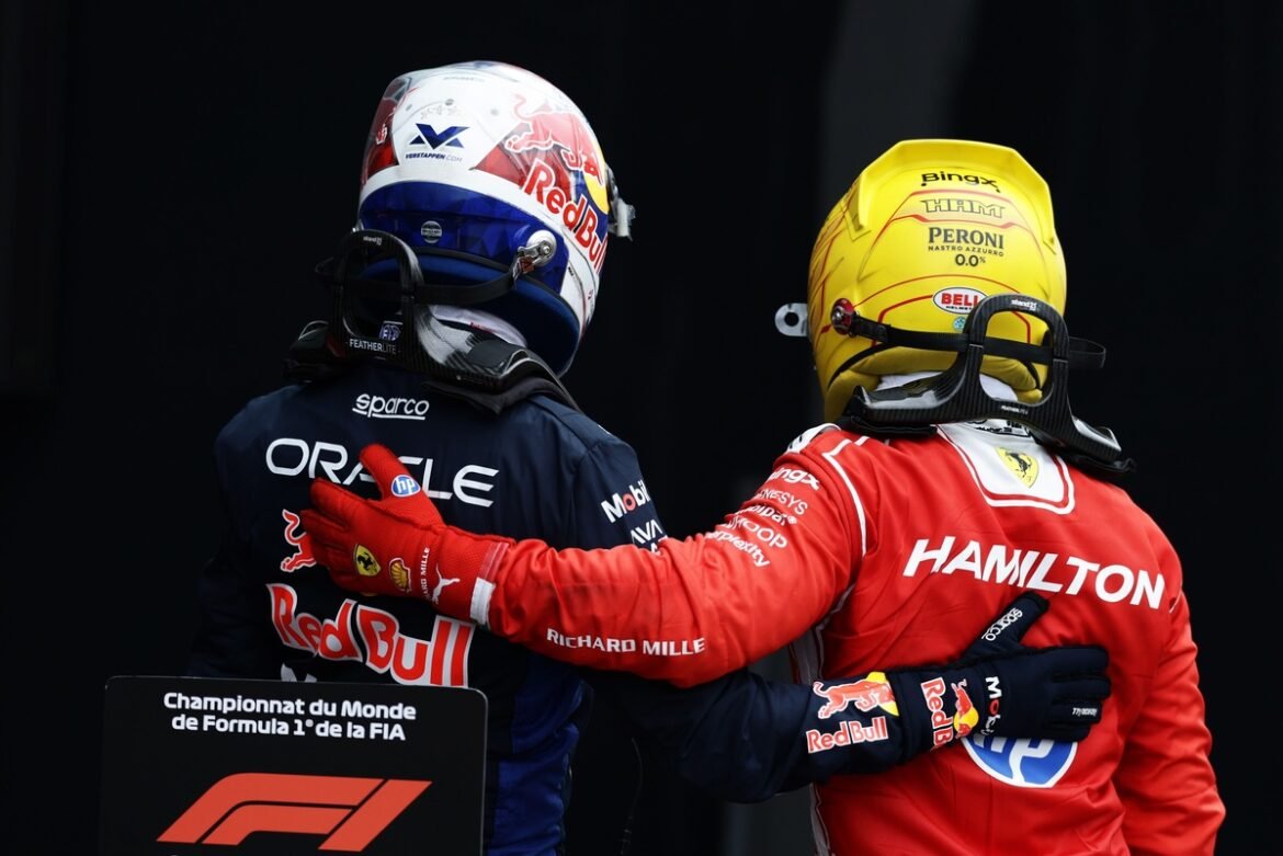 Lewis Hamilton e Max Verstappen roubam a cena após Kimi Antonelli conquistar a pole no GP de Mônaco com um momento viral.